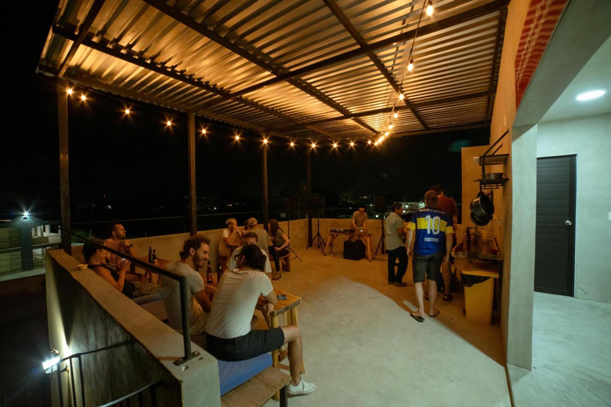 New Friends Hostel & Bar Adults Only Valladolid  Kültér fotó