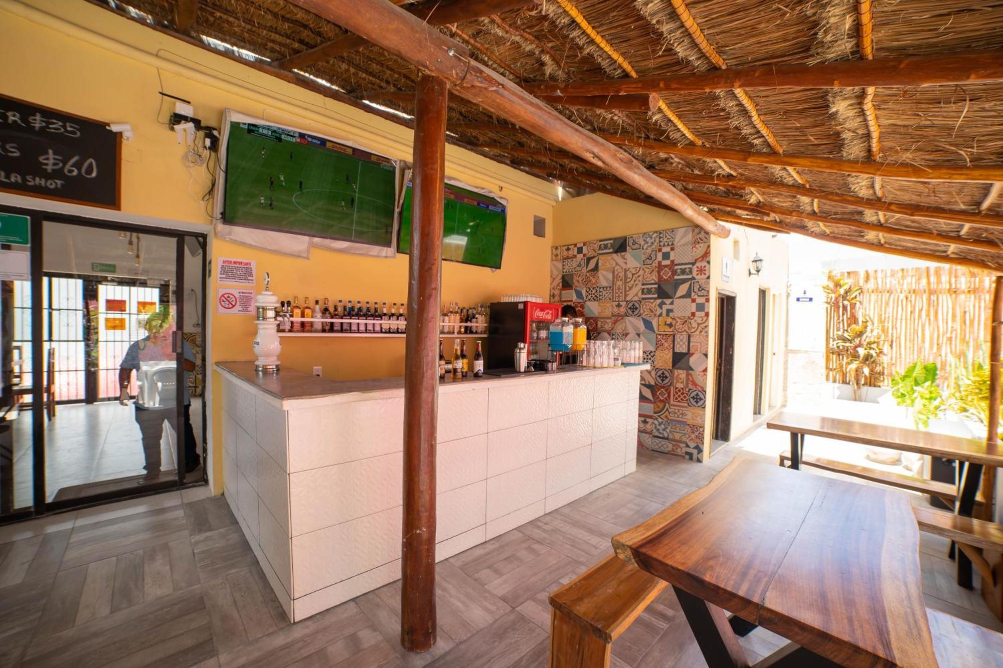 New Friends Hostel & Bar Adults Only Valladolid  Kültér fotó